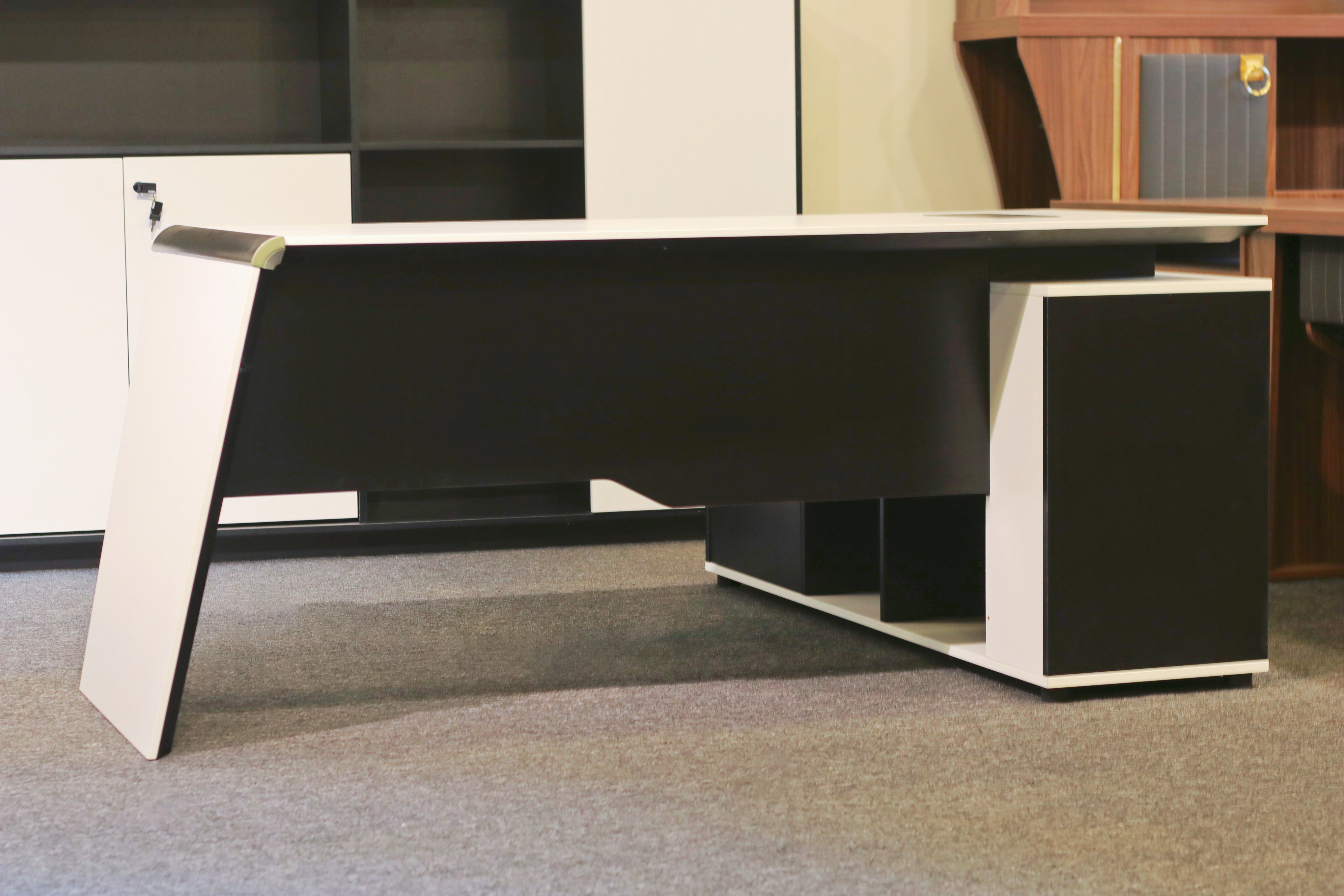 مكتب موظف