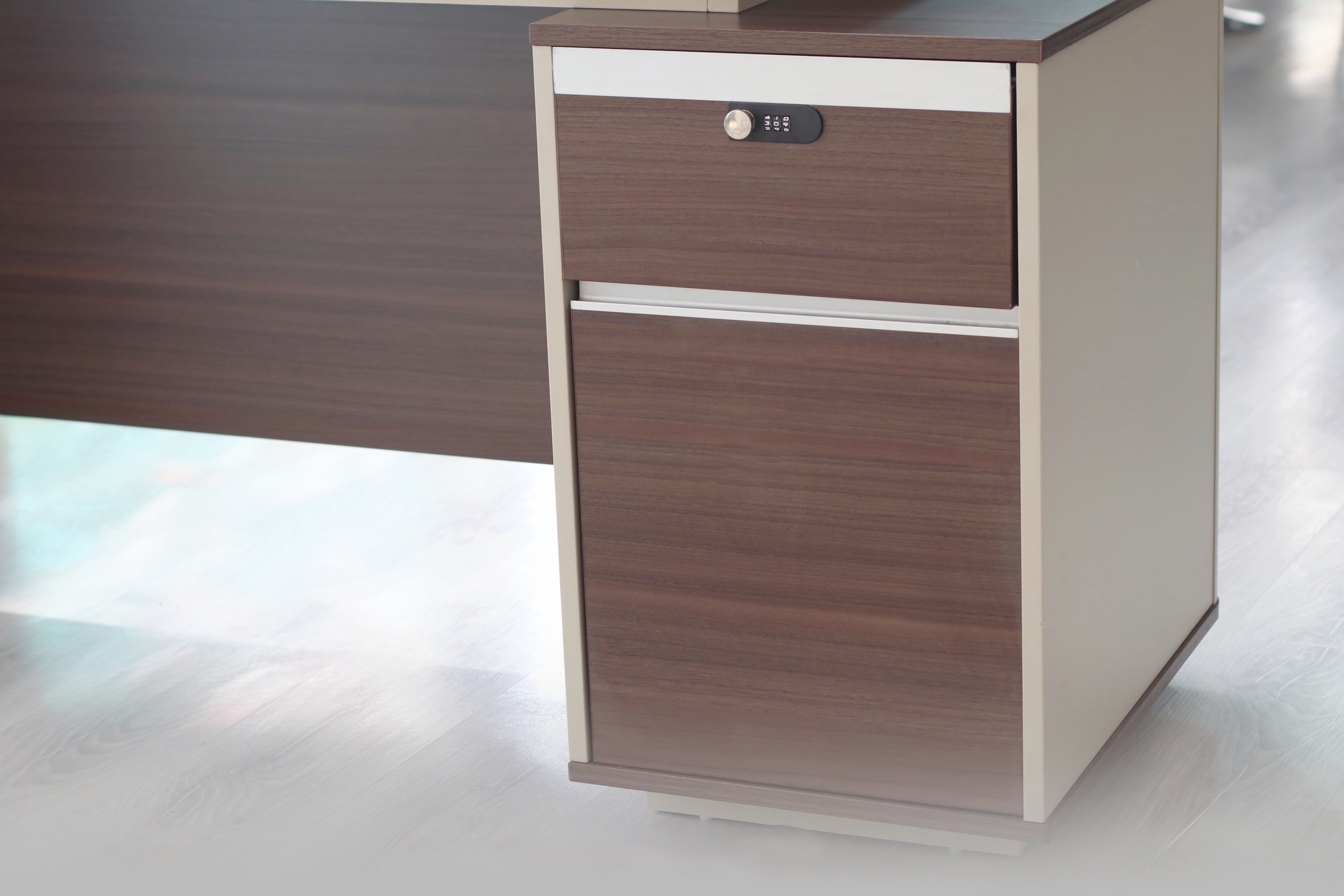 مكتب موظف